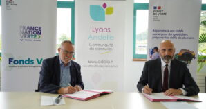 Jean-Luc Romet et Charles Giusti signent l’avenant au Contrat pour la Réussite de la Transition Écologique de Lyons Andelle.